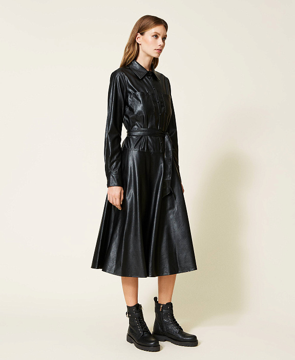 Платье-рубашка из ткани с покрытием