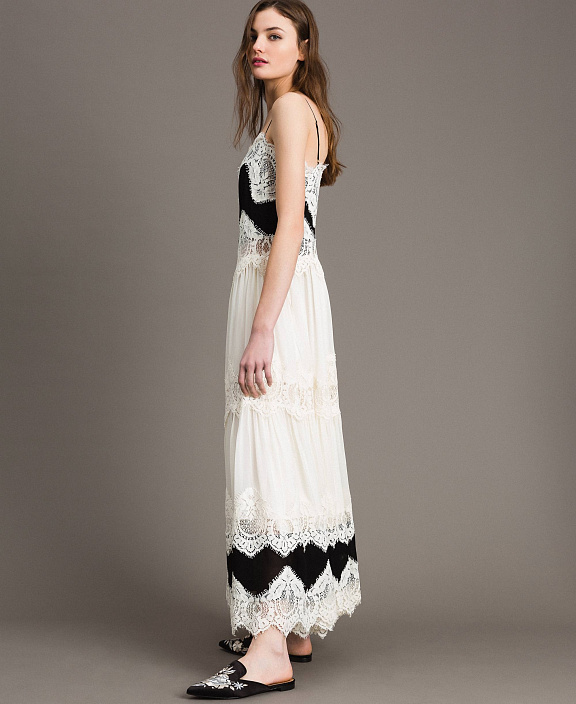 Длинное платье с кружевными вставками