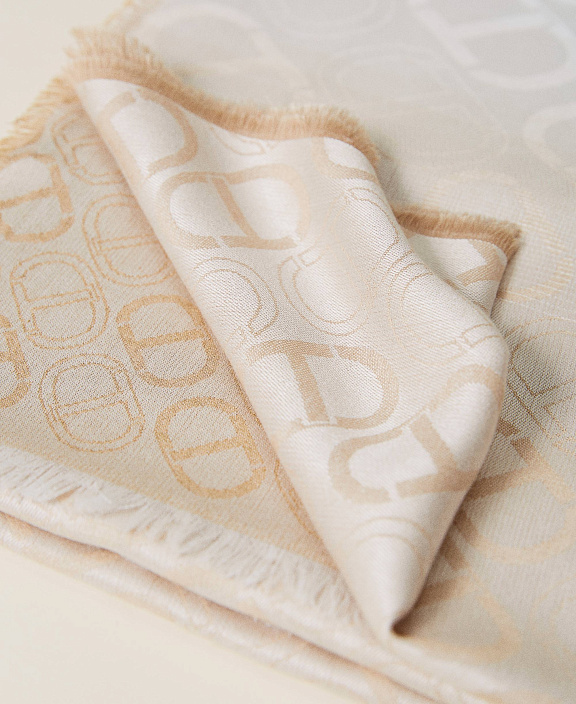 Жаккардовый палантин