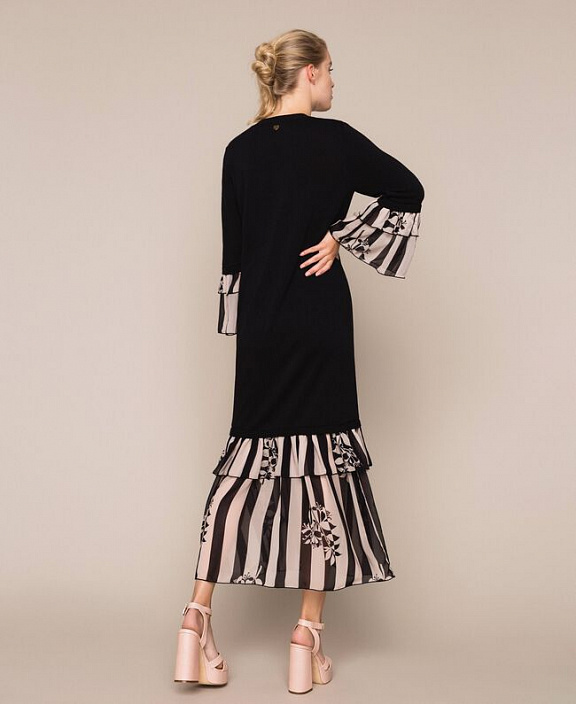 Платье с воланами