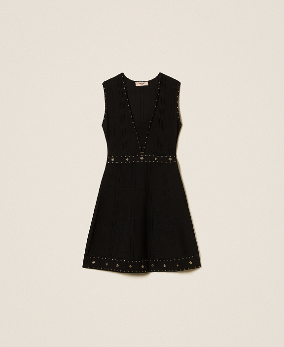 Короткое трикотажное платье со стразами