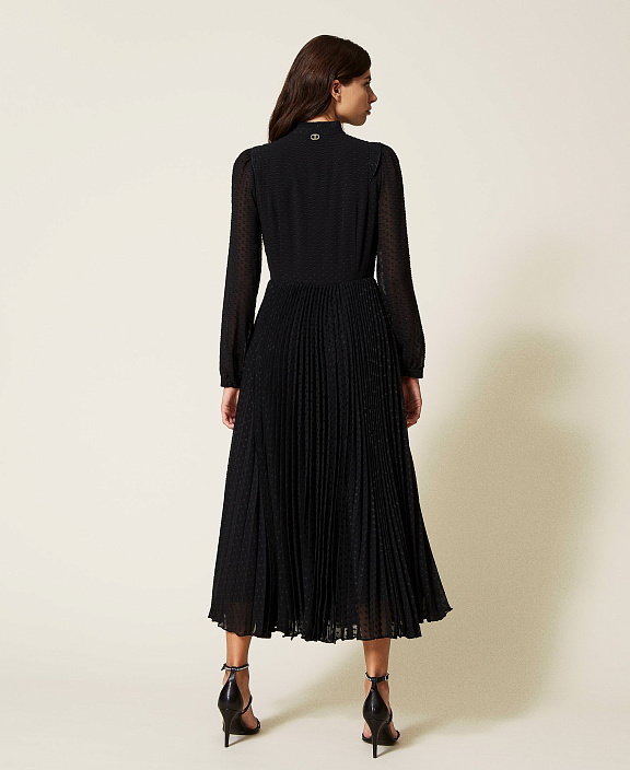 Длинное платье из филькупе в горошек