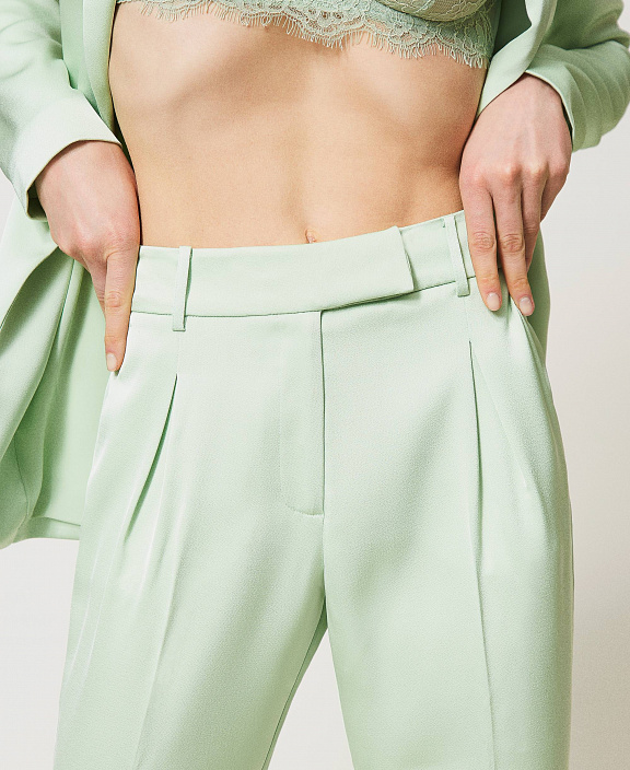 Брюки с защипами