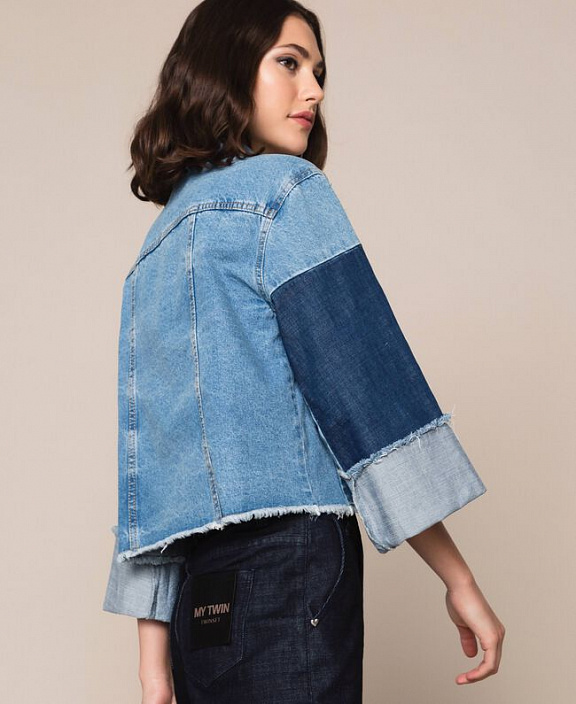 Джинсовая куртка с широкими рукавами