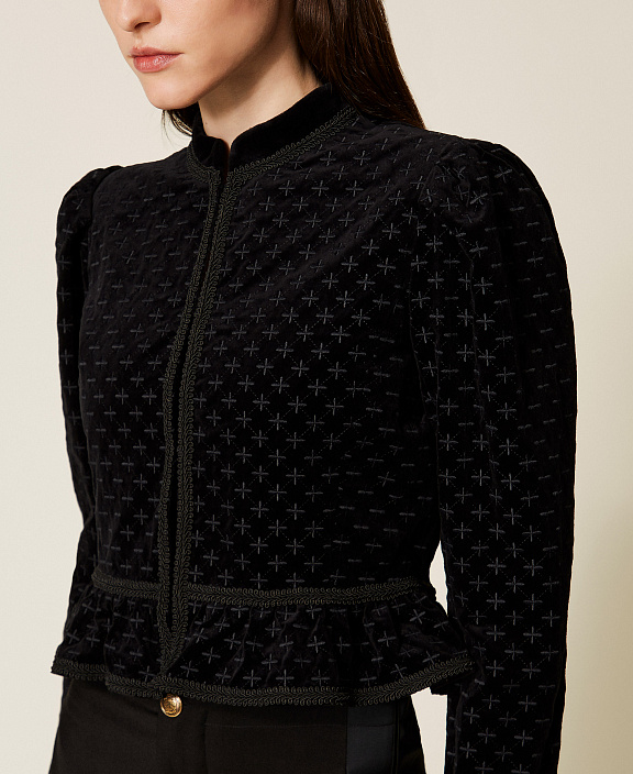 Бархатный жакет с вышивкой