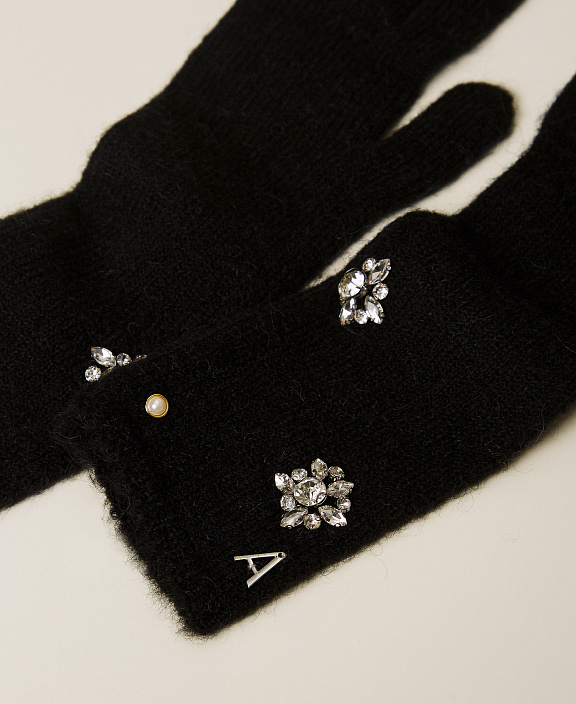 Вязаные перчатки с узором