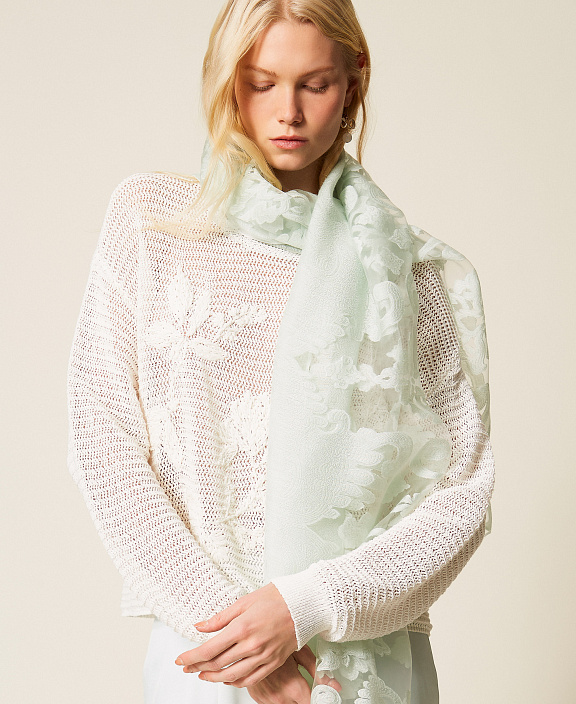 Палантин с интарзийным кружевом