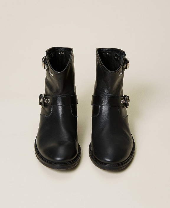 Ботинки с пряжками