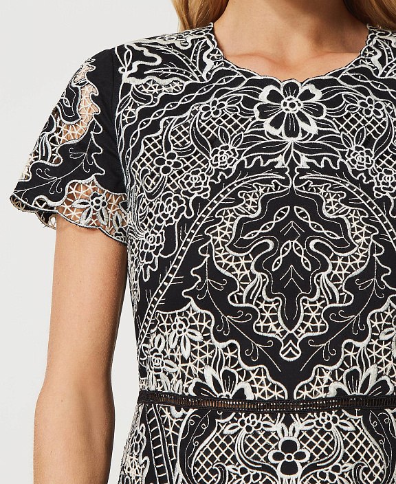 Платье с шитьем Сангалло