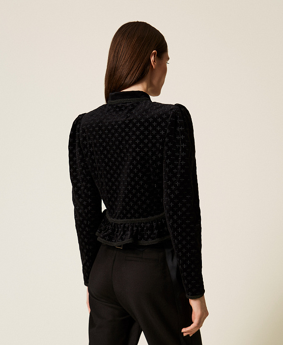 Бархатный жакет с вышивкой