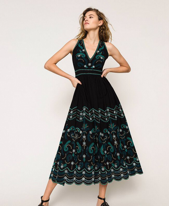 Платье с вышивкой пайетками