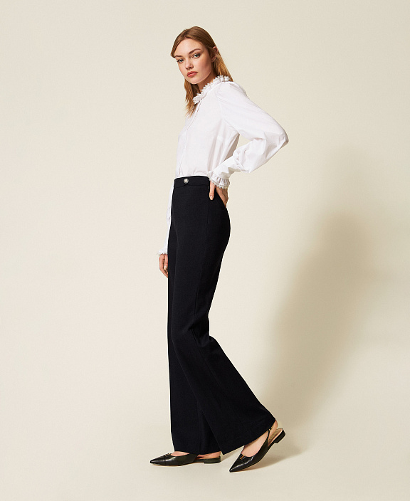 Широкие брюки с пуговицами-жемчужинами