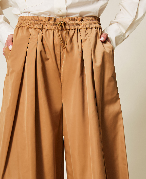 Брюки палаццо из атласной ткани