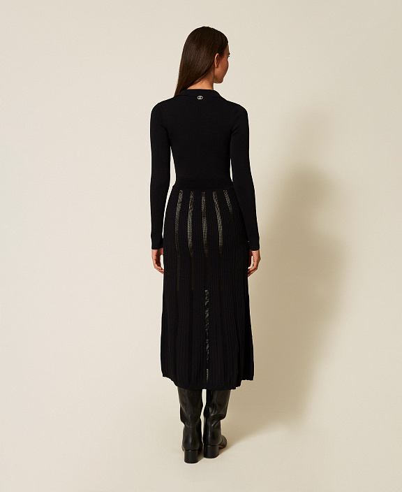 Вязаное платье-футляр