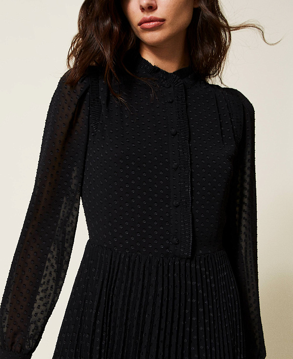 Длинное платье из филькупе в горошек