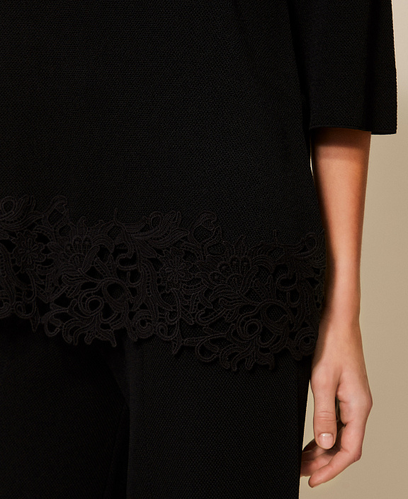 Трикотажная блуза с кружевной отделкой по низу