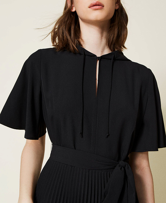 Платье из крепдешина с плиссировкой