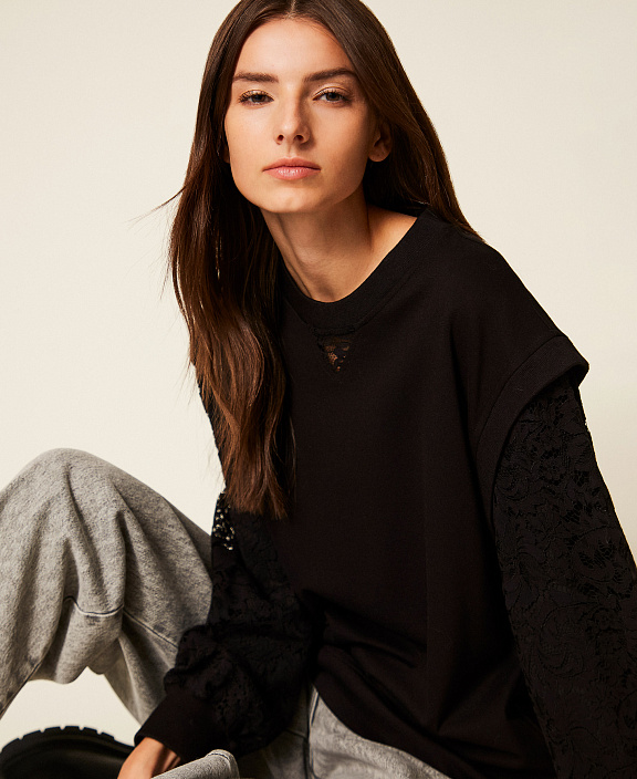 Свитшот с рукавами из кружева