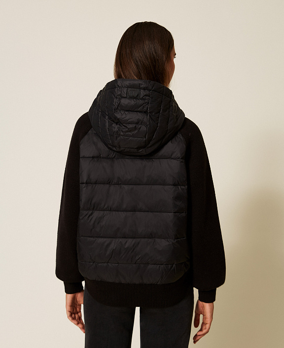 Стёганая куртка с капюшоном