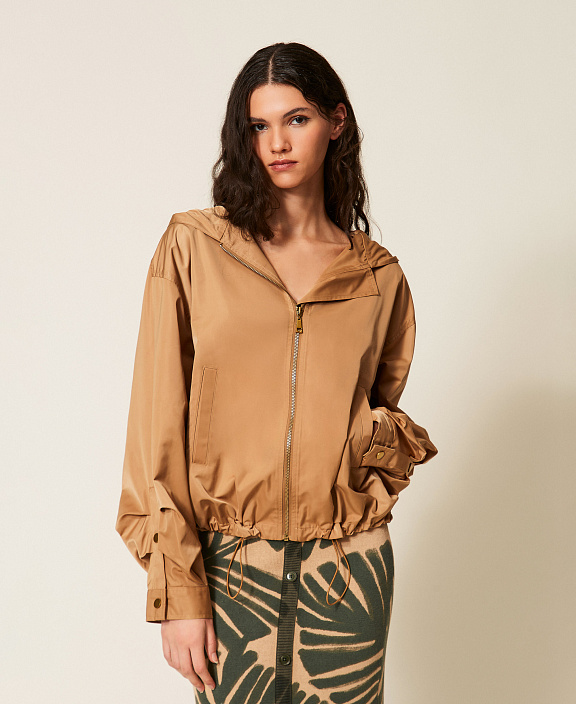 Куртка из тафты со складками