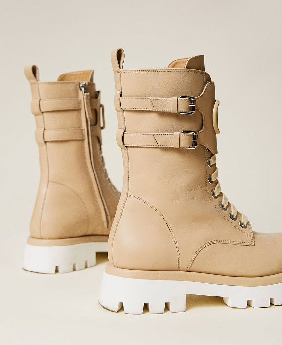 Ботинки на шнуровке на массивной подошве