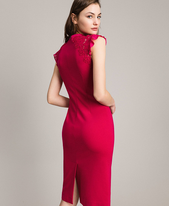 Платье-футляр