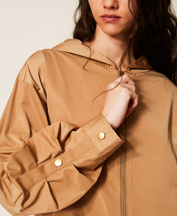 Куртка из тафты со складками