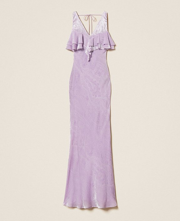 Длинное платье из полушелкового бархата