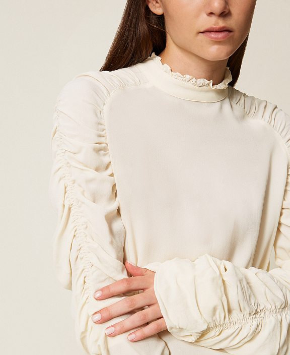 Блузка с драпированными рукавами