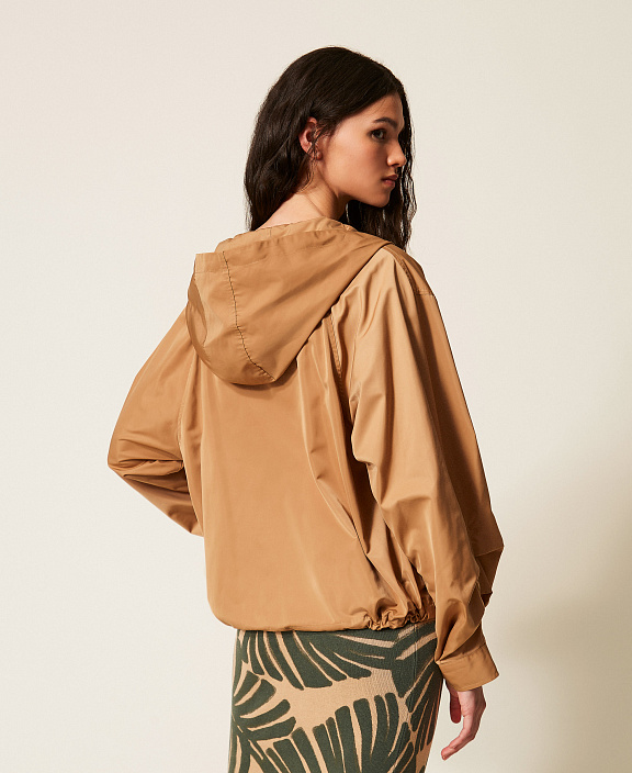 Куртка из тафты со складками