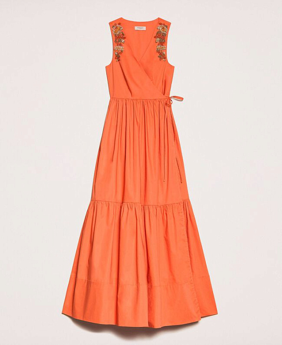 Платье с вышивкой