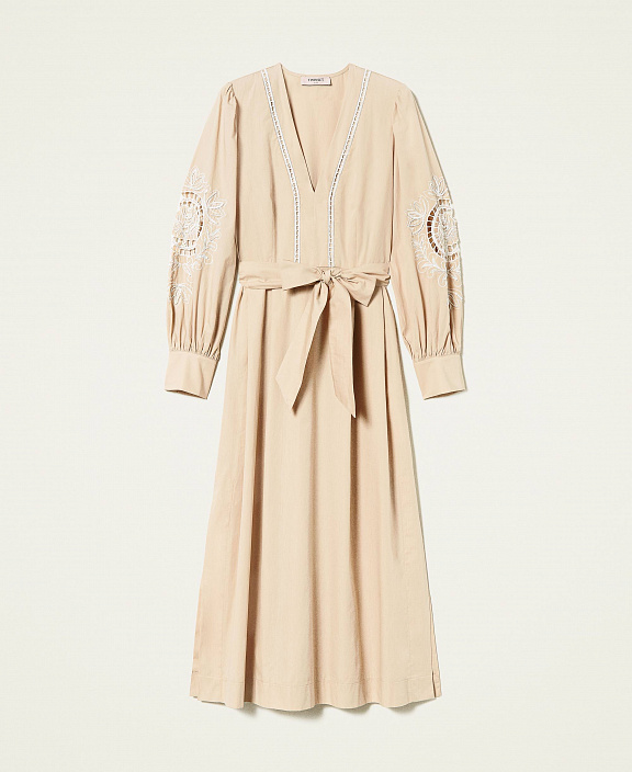 Длинное платье из муслина с ручной вышивкой
