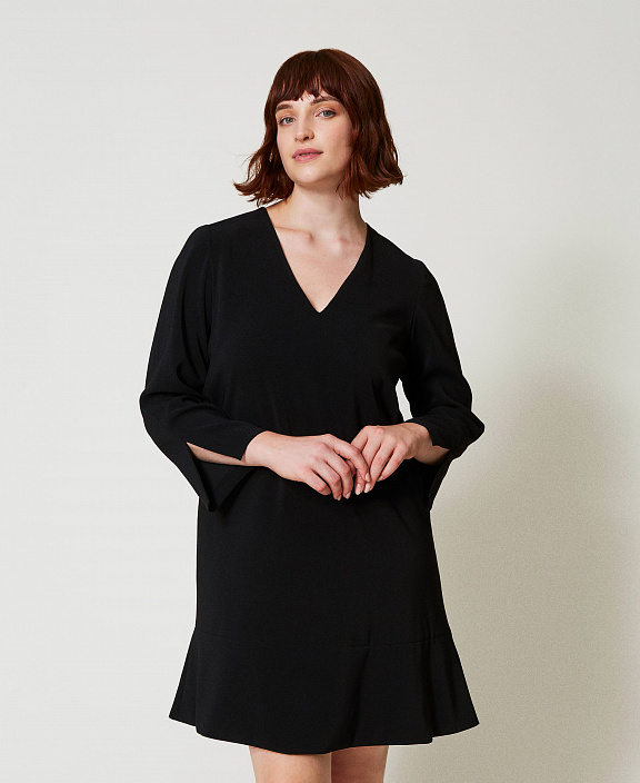 Короткое платье с оборкой и цепочкой Oval T