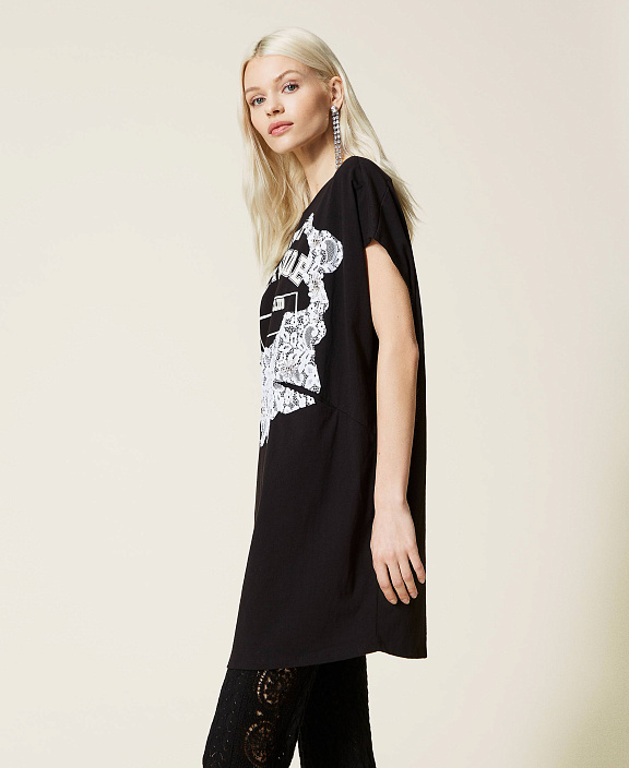 Платье-толстовка и кружевом