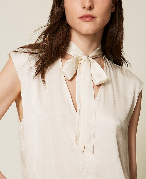 Топ из жаккардового атласа с бантом