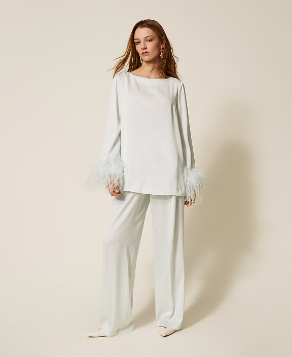 Блуза с декором из перьев на манжетах