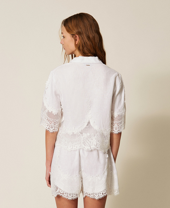Льняная рубашка с кружевом