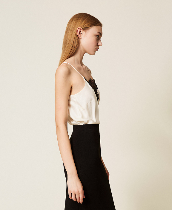 Топ из атласа и кружева