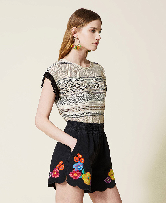 Шорты из плотной ткани с разноцветным цветочным узором