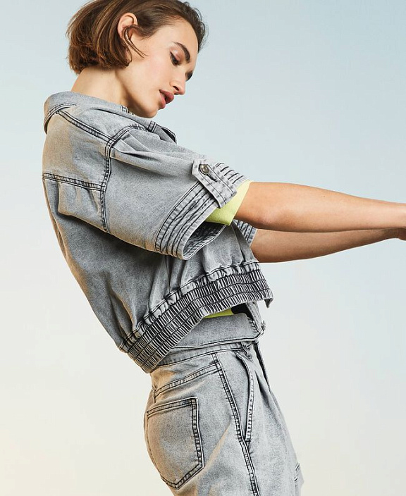 Джинсовая рубашка укороченная