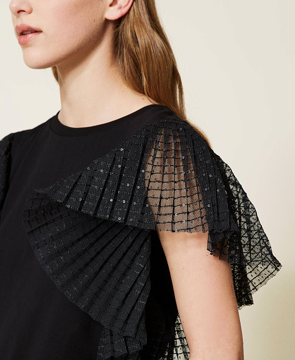 Футболка с рукавами бабочками