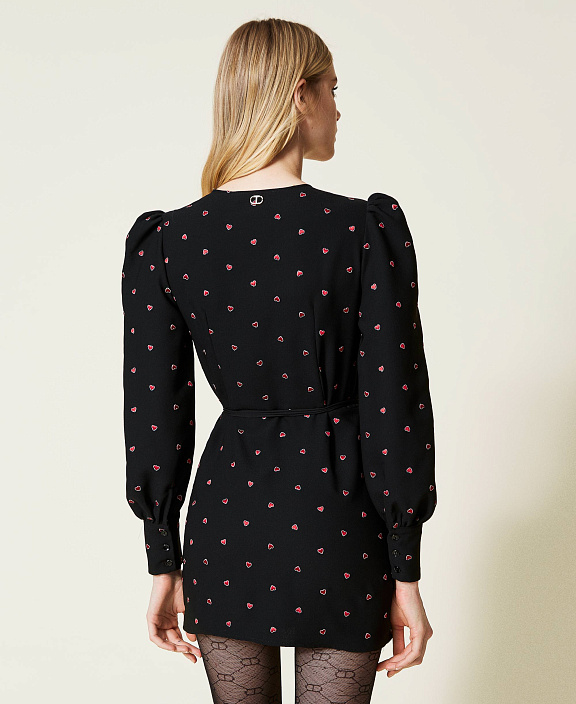 Платье с запахом и сердечками