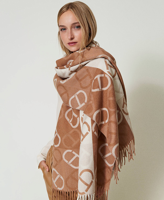 Шарф и бахромой