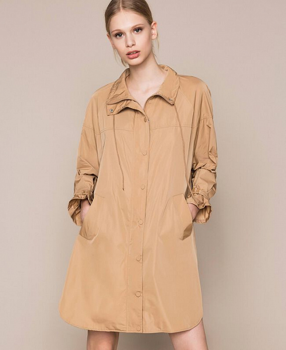 Плащ с плиссированным краем