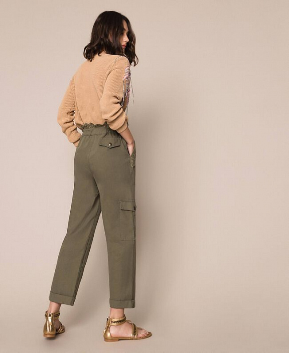 Брюки с пуговицами