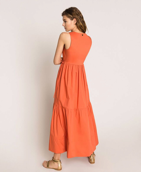 Платье с вышивкой