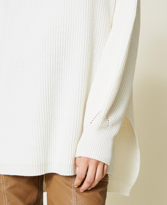 Трикотажный свитер из смесовой шерсти в рубчик