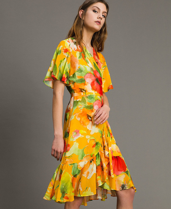 Платье на запах с цветочным принтом