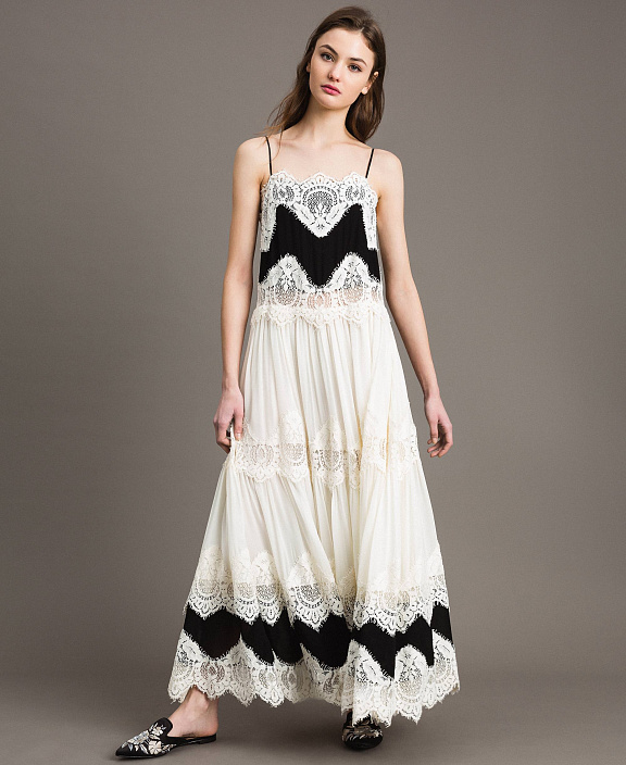 Длинное платье с кружевными вставками