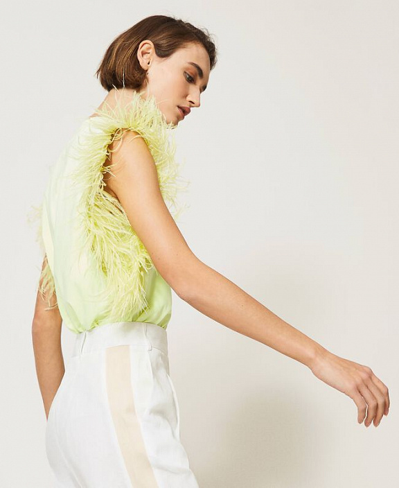 Топ Hydra с перьями